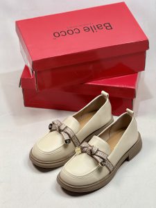 کفش زنانه برند بایلی کوکو مدل پاپیون دار کرم