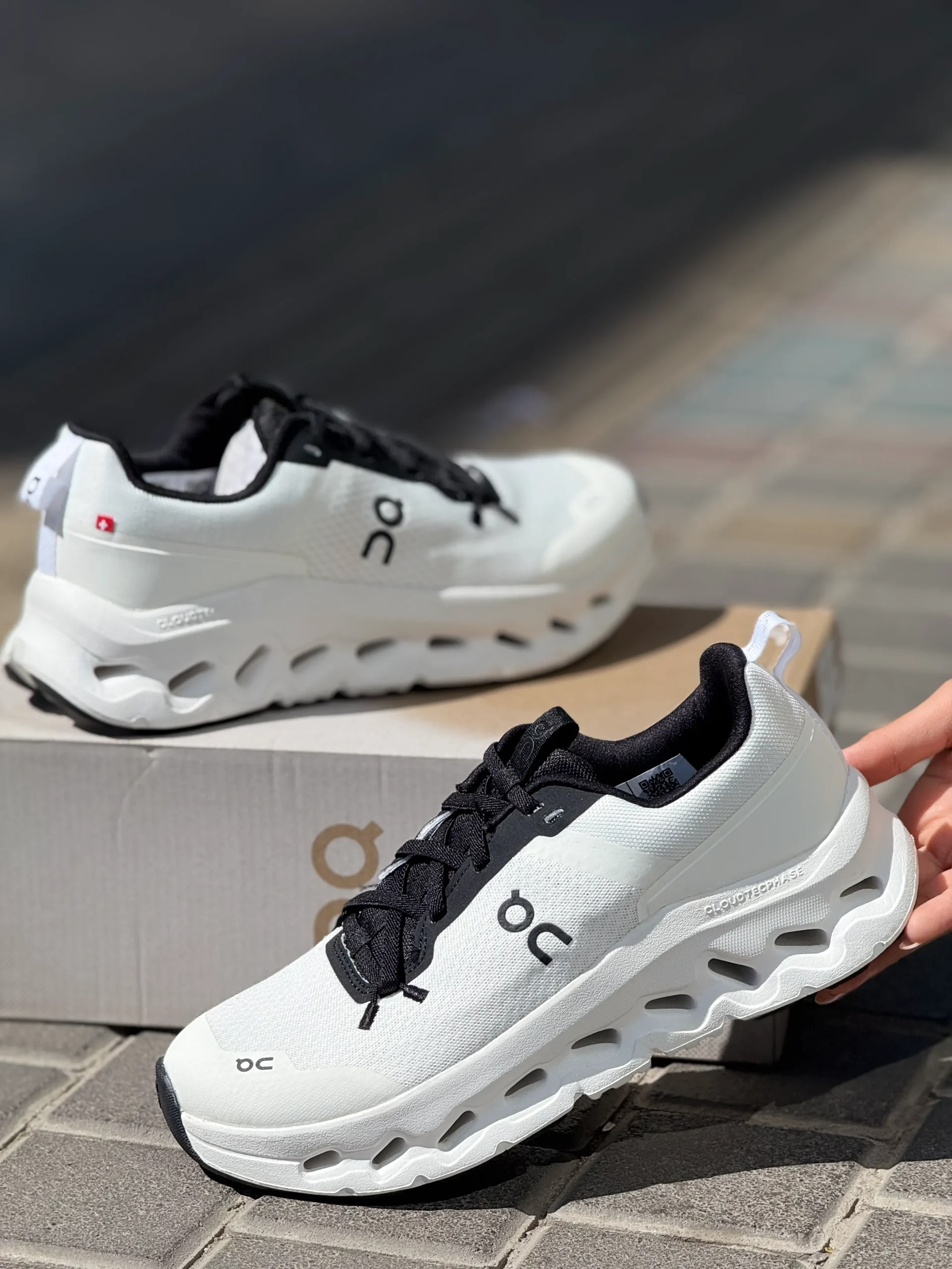 white-black-cloudleap-on-running-qc-model-sneakers (4) کتونی QC on Running (cloudleap-white-black) - تصویر 1